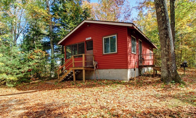 Lac du Flambeau Cabin | Cozy, Wisconsin Northwoods Cabin that is Family & Pet Friendly!