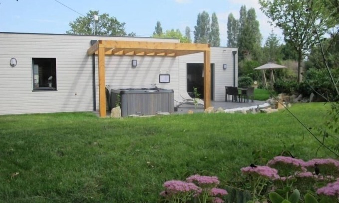 Casson Cottage | Cozy Wood Cottage with Spa, Garden, and Bikes - Near Nantes