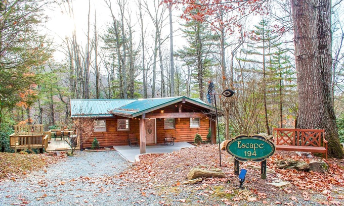 Boone Cabin | Cozy, Wooded Cabin near Outdoor Activities