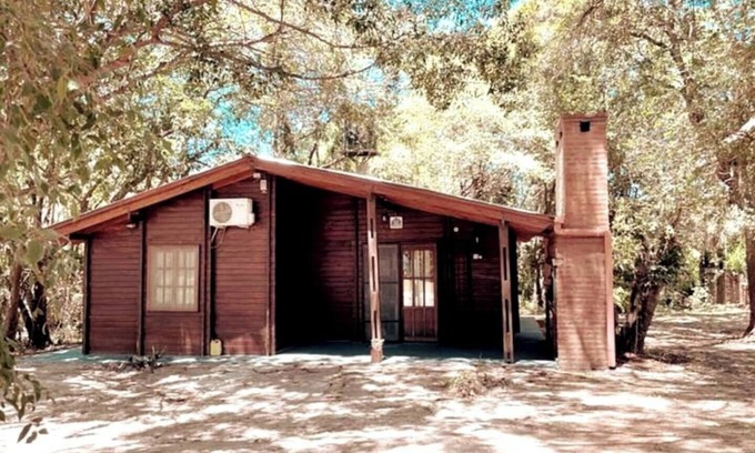 Paso de la Patria Cabin | Cozy wooden cabin in superb Paso de la Patria with WiFi, AC