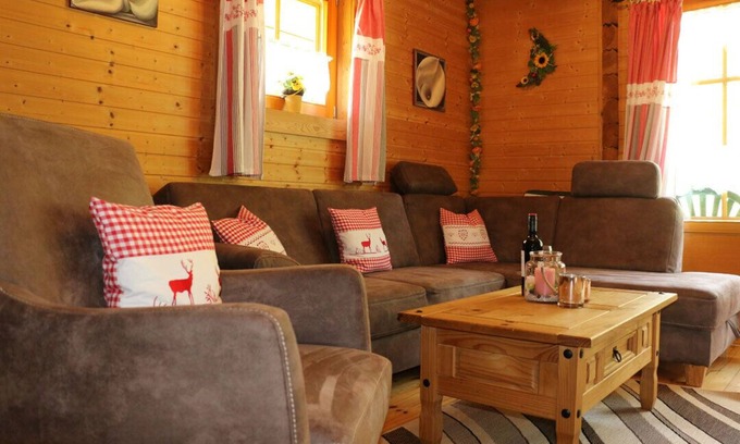 Steina House | *cozy wooden house, approx. 80sqm with fenced garden-dogs welcome-WLAN included