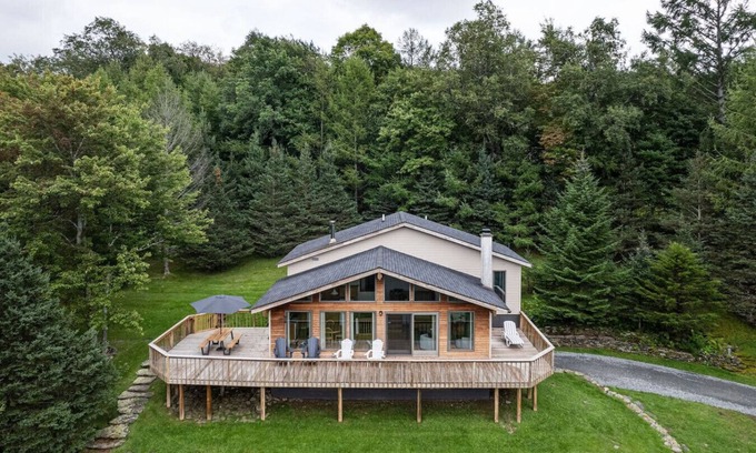 Franklin House | Cozy Woodland Hideaway – Peaceful Stay in a Charming Home