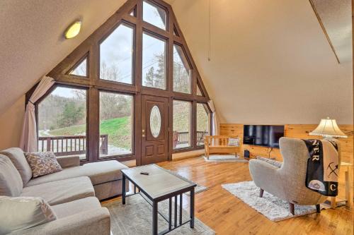 Adams House | Cozy Yatesville Lake Cabin Rental in Louisa!