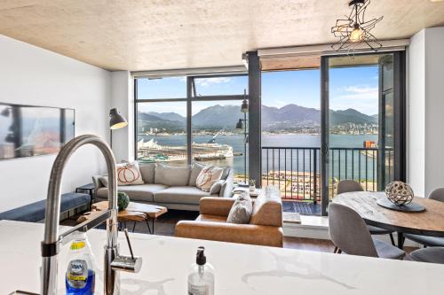 Gastown Apartment | Cozy Yet Stylish 2-Bedroom Suite in the Heart of Vancouver