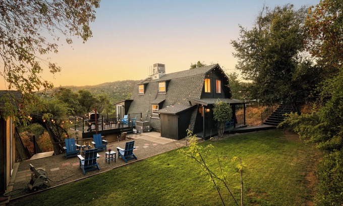 Yosemite Forks Cabin | Cozy Yosemite 3-BR Sunset Mountain Views