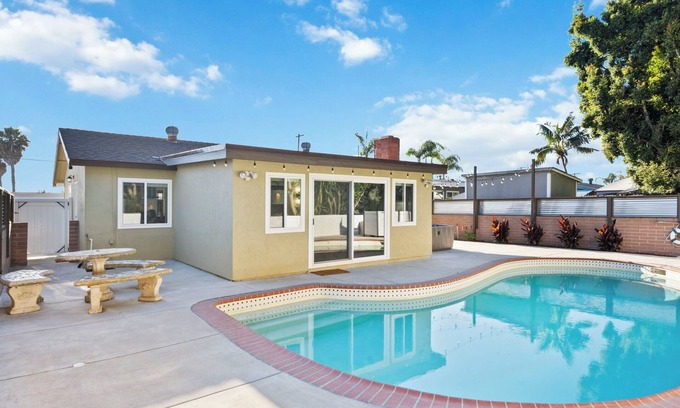 Birdland House | Cozy Zen Pool Jacuzzi Home in the Heart of San Diego