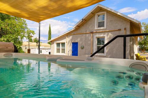 La Verkin House | Cozy Zion farmhouse, cool or hot swim spa, fireplace & firepit