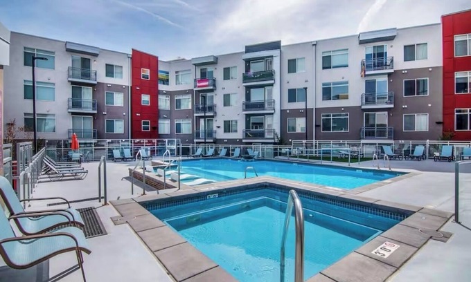 Salt Lake City Apartment | Cozyfullcondo-Sleep3-AC-WiFi-pool-hot tub-Gym in lovely SLC. 15mintsSLC airport