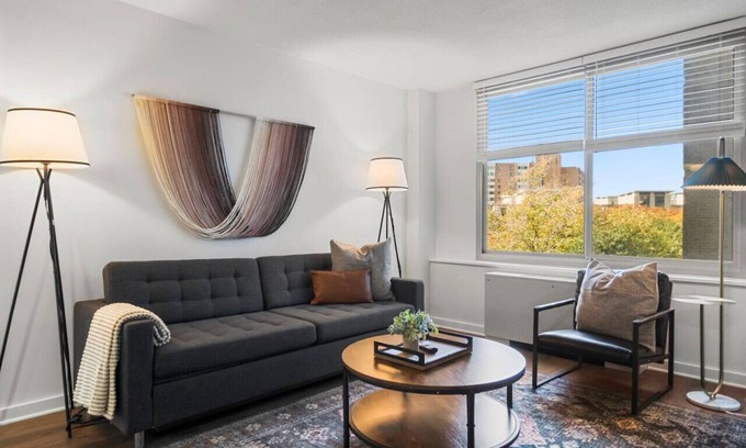 Aurora Highlands Apartment | CozyRetreat Sleeps 6 FreeParking* DC Airport Metro
