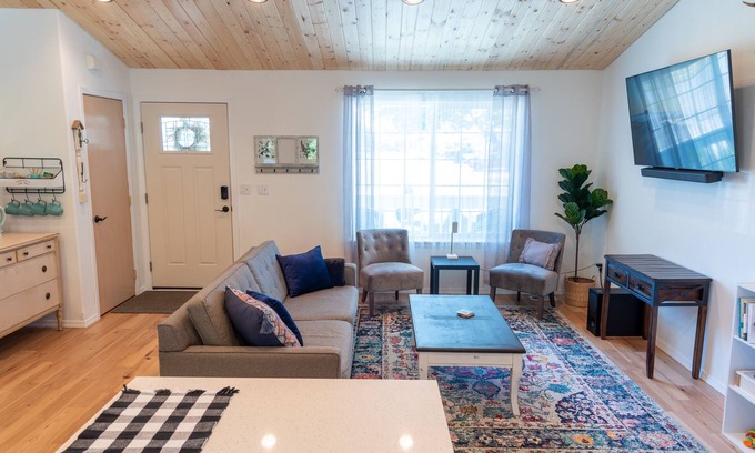 Post Falls House | CozyRoweHome - Only 30 minutes to SILVERWOOD THEME PARK!