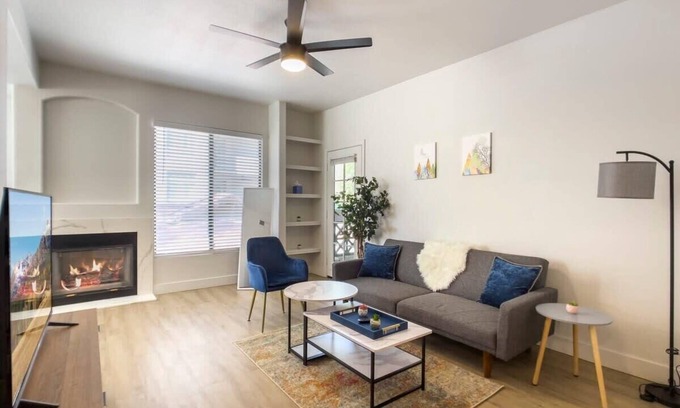 Kierland Apartment | CozySuites at Kierland Commons by golf course!