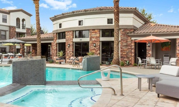 Glendale Sports and Entertainment District Apartment | CozySuites Glendale by the stadium with pool 09