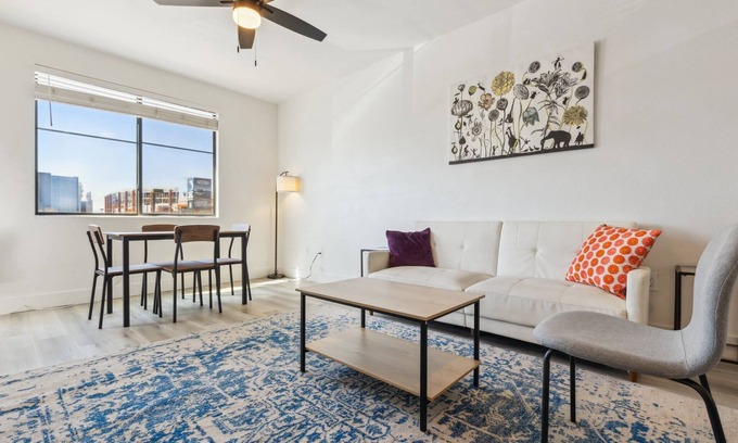 Glendale Sports and Entertainment District Apartment | CozySuites Glendale - Westgate with pool! 04