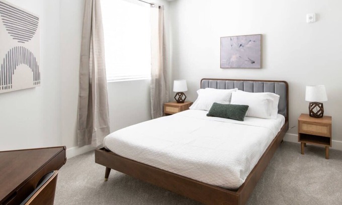 Central Business District Apartment | Cozysuites l Dream SDO in Downtown Cincinnati