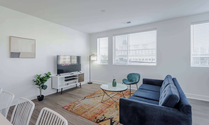 Central Business District Apartment | Cozysuites l Luxe 2BR in Downtown Cincinnati #5