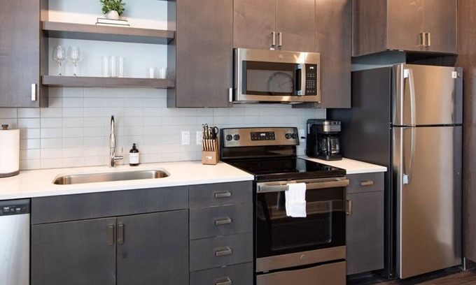 Central Business District Apartment | Cozysuites l Modern 1BR in Downtown Cincinnati