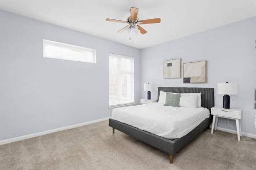 Cole-Noble District Apartment | CozySuites l Modern 1BR, Monument Circle, Indy