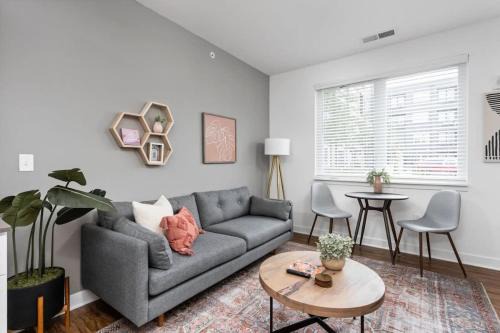 Fountain Square Apartment | CozySuites l Trendy 1BR, Downtown Indy