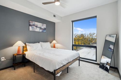 Lockerbie Square Apartment | CozySuites Mass with parking lounge & roof deck #41