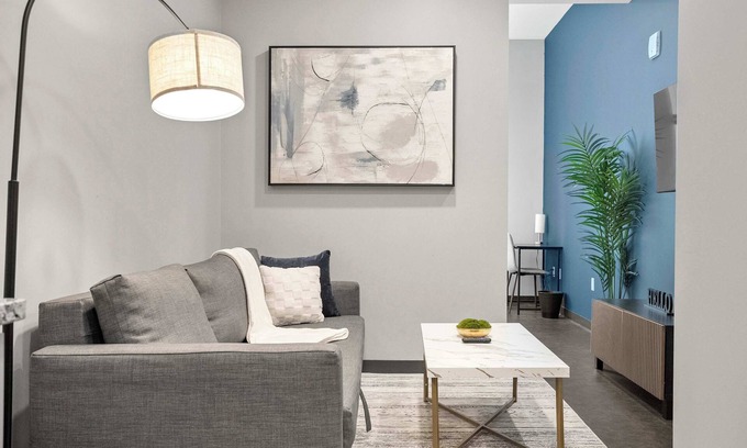 Cultural District Apartment | CozySuites Modern 1BR in Downtown Pitts 8