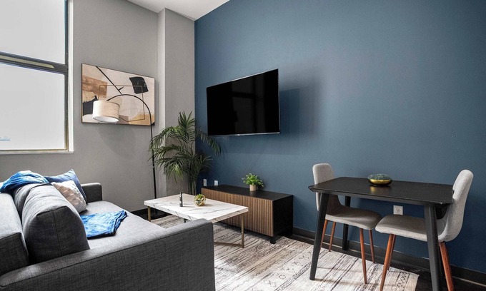 Cultural District Apartment | CozySuites Modern 1BR in Downtown Pitts 10
