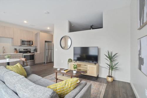 Lower Lawrenceville Apartment | CozySuites Modern 1BR, Lawrenceville