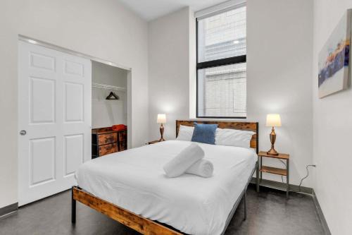 Cultural District Apartment | CozySuites Modern 1BR in Downtown Pitts #20