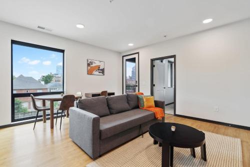 Lockerbie Square Apartment | CozySuites on Mass with garage parking #5