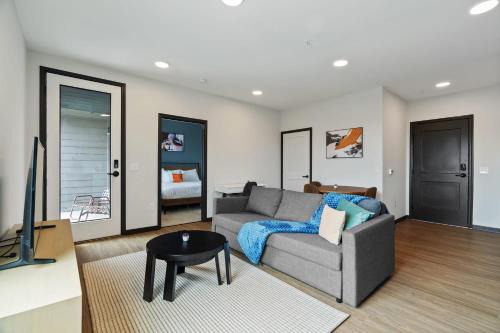 Lockerbie Square Apartment | CozySuites on Mass with garage parking #8