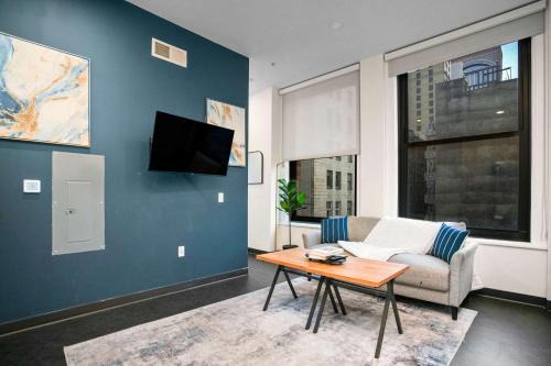 Cultural District Apartment | CozySuites Stunning 1BR in Downtown Pitts 35
