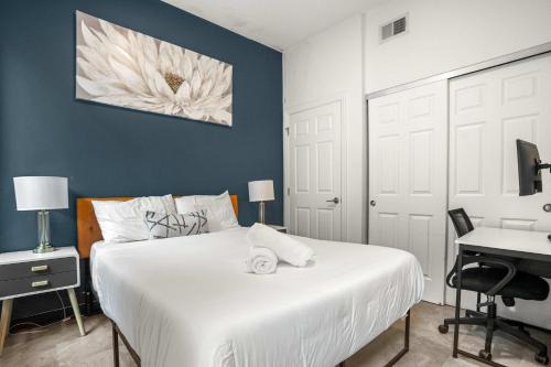 Cultural District Apartment | CozySuites Stunning 1BR in Downtown Pitts 43