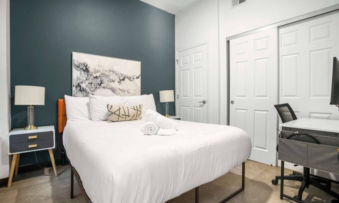 Cultural District Apartment | CozySuites Stunning 1BR in Downtown Pitts 42