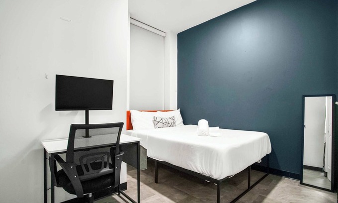 Cultural District Apartment | CozySuites Stunning 1BR in Downtown Pitts 44