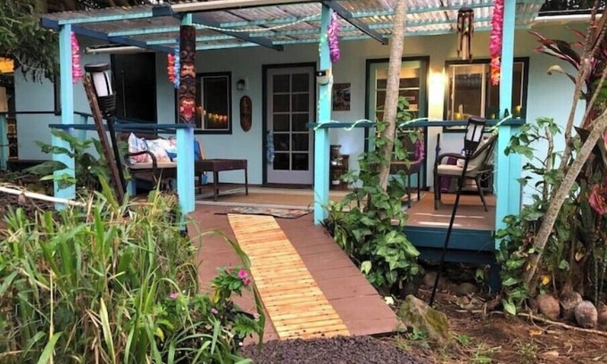 Kealakekua House | CozyTiki cottage w/2 private rooms, outdoor kit/bathn