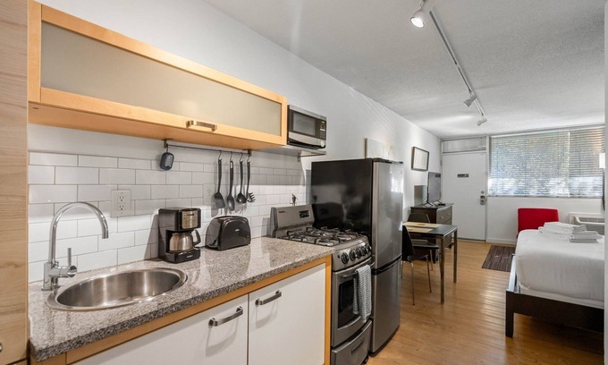 Midtown Apartment | (CPF) Safe Studio Near Piedmont Hospital Perfect for Travel Nurses