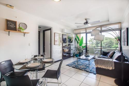 Santa Ana Apartment | CR MARIPOSA RENTALS Cozy Retreat with Pool,Tennis,Gym,Free WiFi