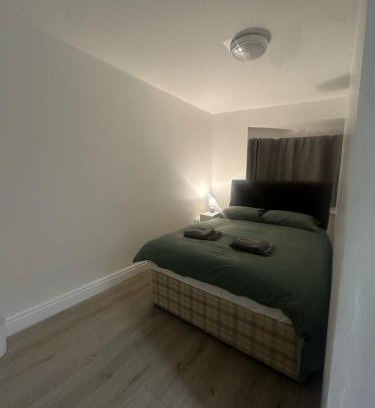 Waddon Apartment | CR0 Purley Way Serviced Accommodation