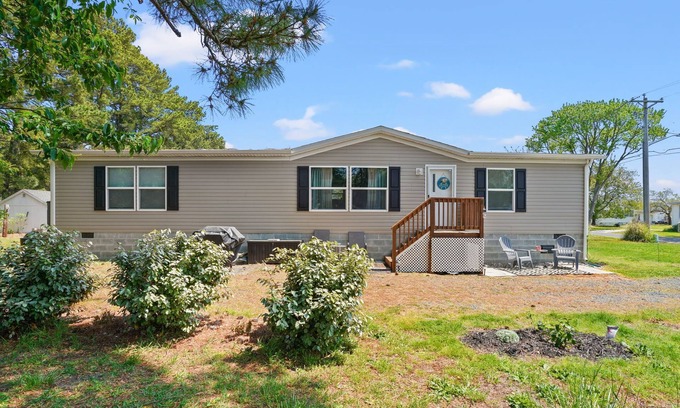 Deep Hole House | Crabby Pines - Pet friendly modern accommodations!