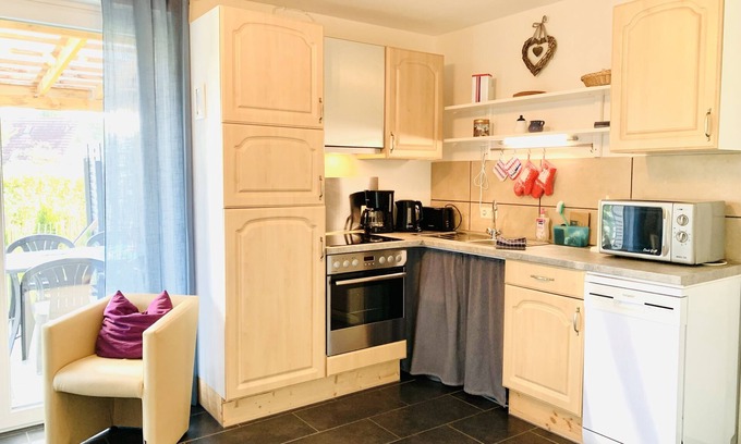 Lentfohrden Apartment | Craftsman/fitters' apartment "ERNIE" 2 bedrooms*2 bathrooms*covered south-facing terrace