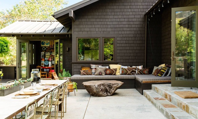 Ojai House | Craftsman home nestled in an open meadow in downtown Ojai