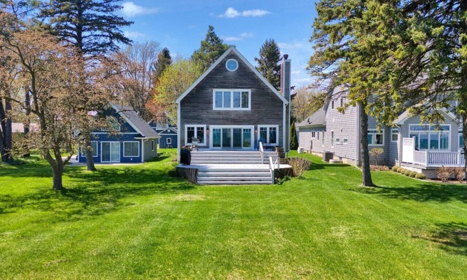 Jeddo House | Craftsman Lakefront Family Retreat w Great Views!
