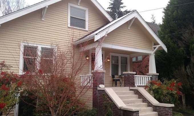 Maple Leaf House | Craftsman-style 3BR 1BA Classic in N Green Lake + Opt Studio Cottage