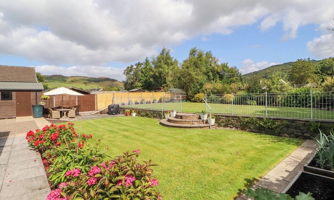 Staveley House | CRAGGY VIEW, pet friendly, with a garden in Staveley