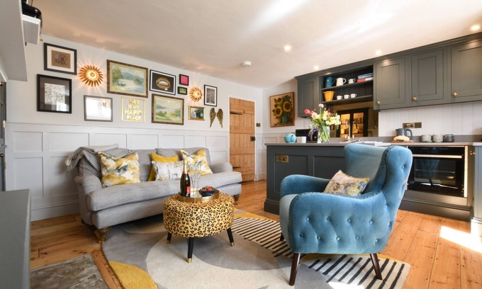 Aldeburgh Cottage | CRAGSIDE, ALDEBURGH, family friendly in Aldeburgh