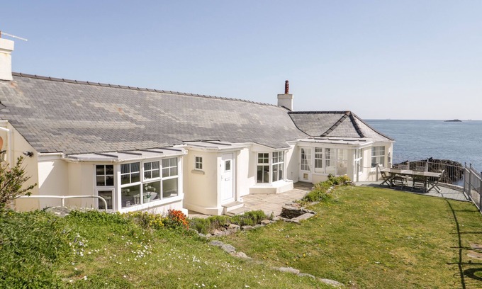 Amlwch Cottage | CRAIG Y WYLAN, family friendly, character holiday cottage in Amlwch