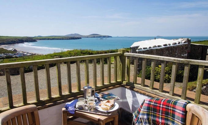 St Brides Cottage | Craig yr Haul, Holiday Cottage Whitesands Bay, Sleeps 8, 5 bedrooms, bathrooms