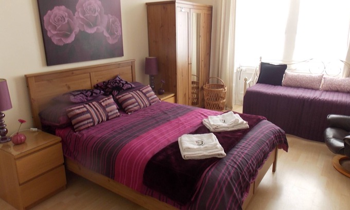 Morningside Apartment | CRAIGHOUSE APARTMENT - free wifi - free on street parking, close to city cent