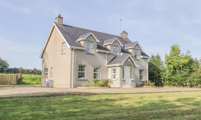 Coleraine Cottage | CRAIGLEA COTTAGE, family friendly, with a garden in Coleraine