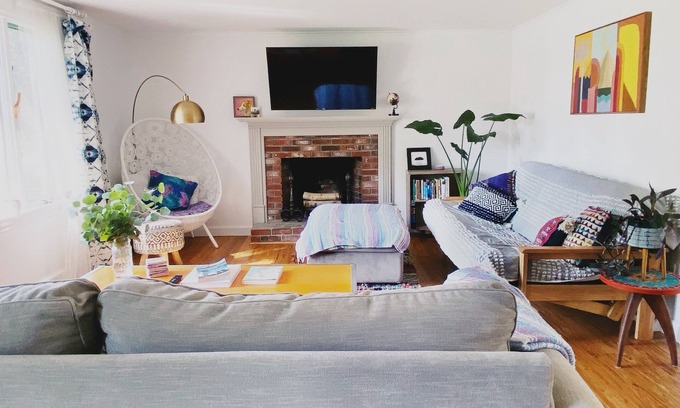 Centerville House | Craigville Beach Uber Relaxing Cape Cod Beach House w/Beach Pass & Central Air