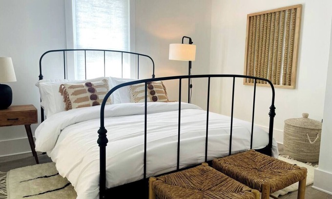 Paw Creek House | Cramerton Home: Riverside getaway near Charlotte-Douglass